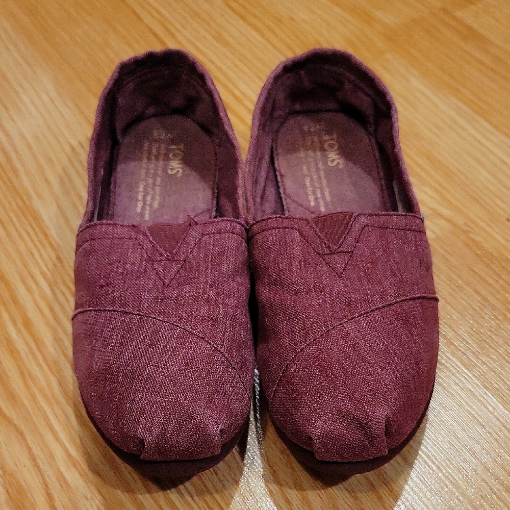 TOMS Women's 7.5 Burgundy Flats